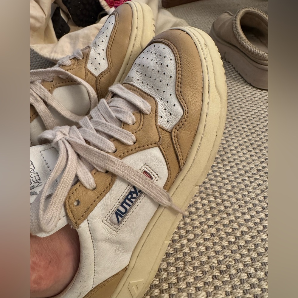 Autry Medalist Low Sneaker View 4